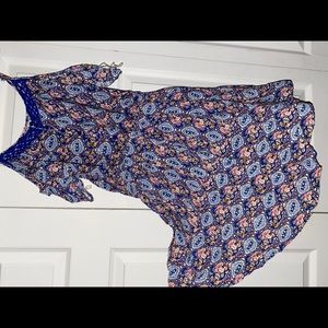 Flowy patterned dress with cap sleeves
